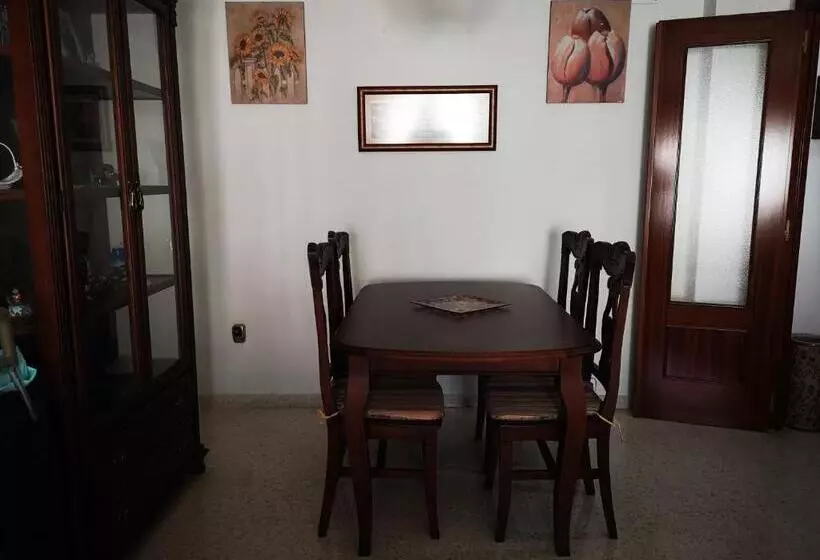 Piso Céntrico De 3 Dormitorios, 2 Baños + Garaje
