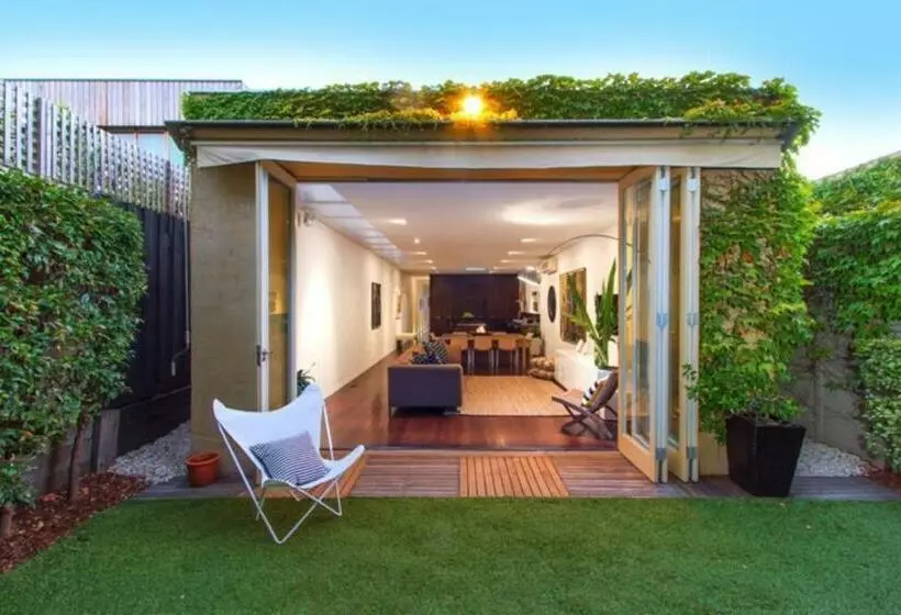 St Kilda Style Stunning 3 Bedroom House