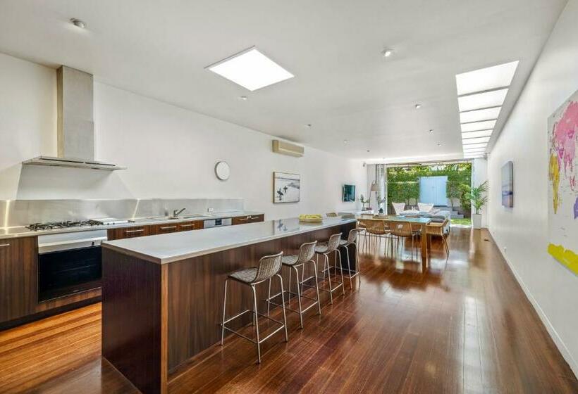 St Kilda Style Stunning 3 Bedroom House