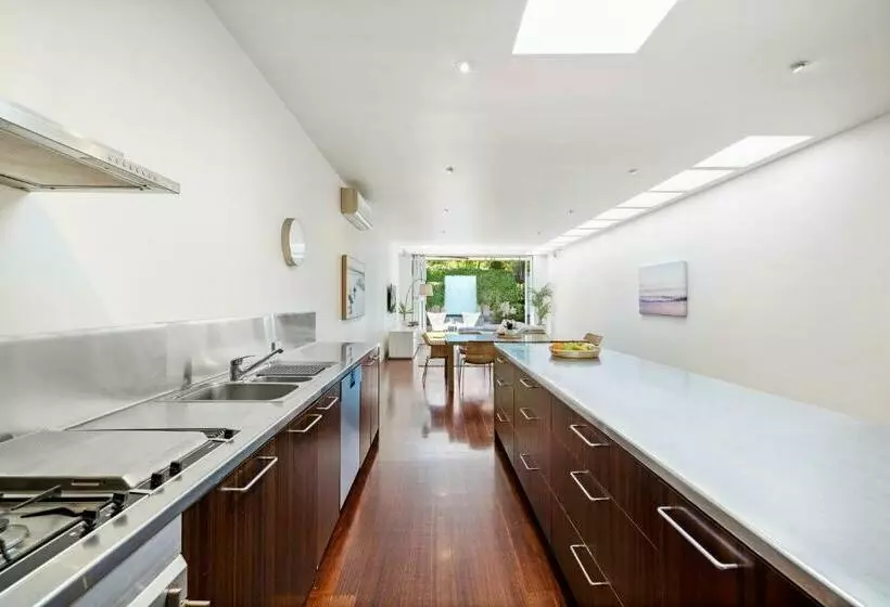 St Kilda Style Stunning 3 Bedroom House