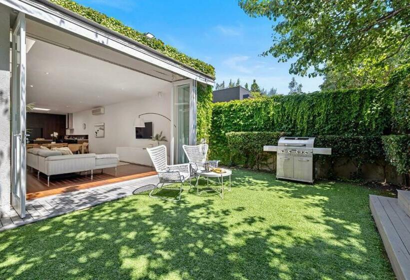 St Kilda Style Stunning 3 Bedroom House