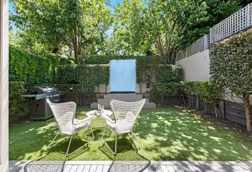 St Kilda Style Stunning 3 Bedroom House