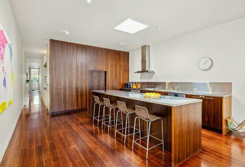 St Kilda Style Stunning 3 Bedroom House