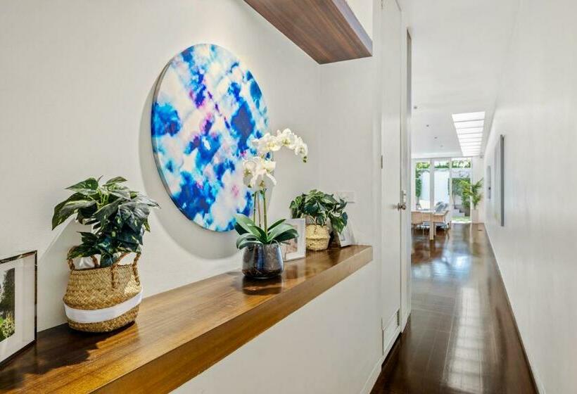 St Kilda Style Stunning 3 Bedroom House