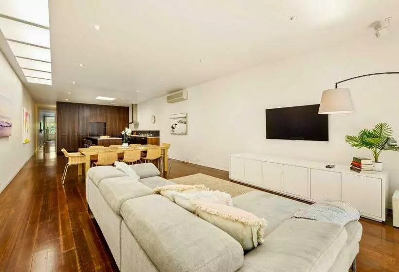 St Kilda Style Stunning 3 Bedroom House
