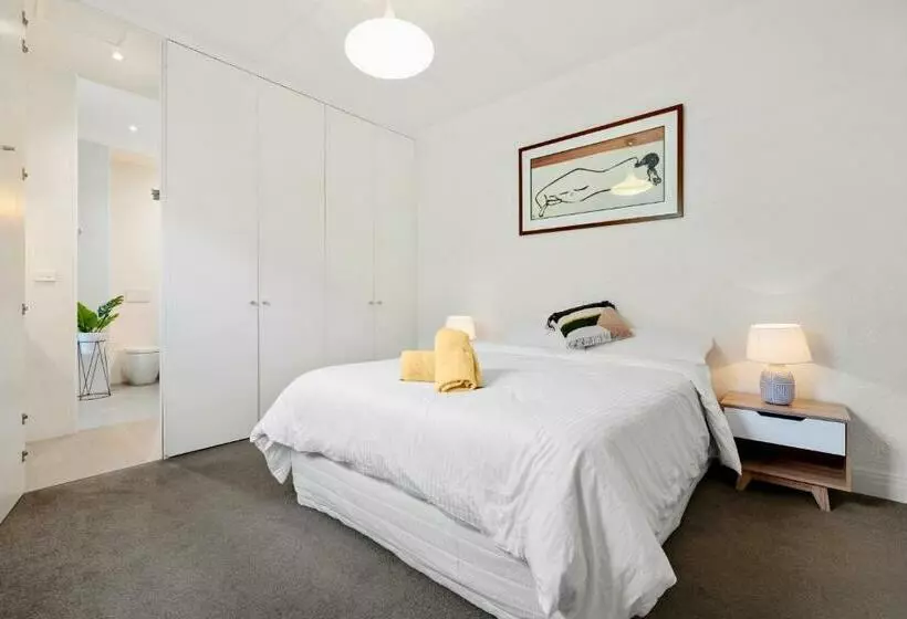 St Kilda Style Stunning 3 Bedroom House