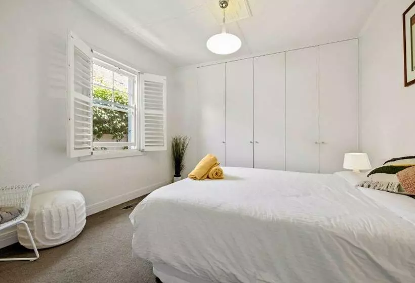 St Kilda Style Stunning 3 Bedroom House