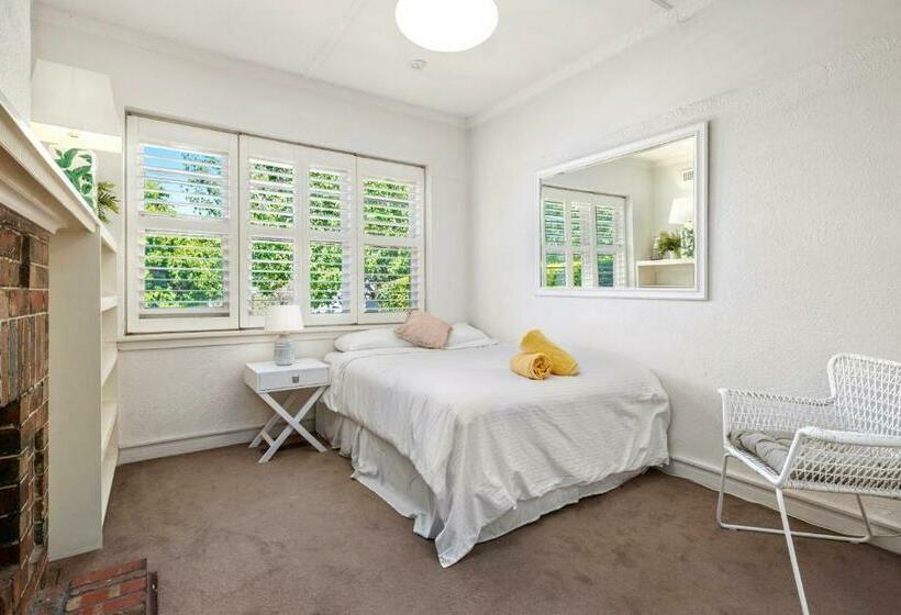 St Kilda Style Stunning 3 Bedroom House