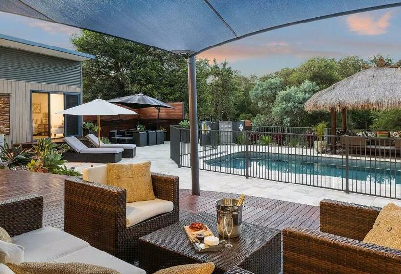 Alisrya At Castaway Close