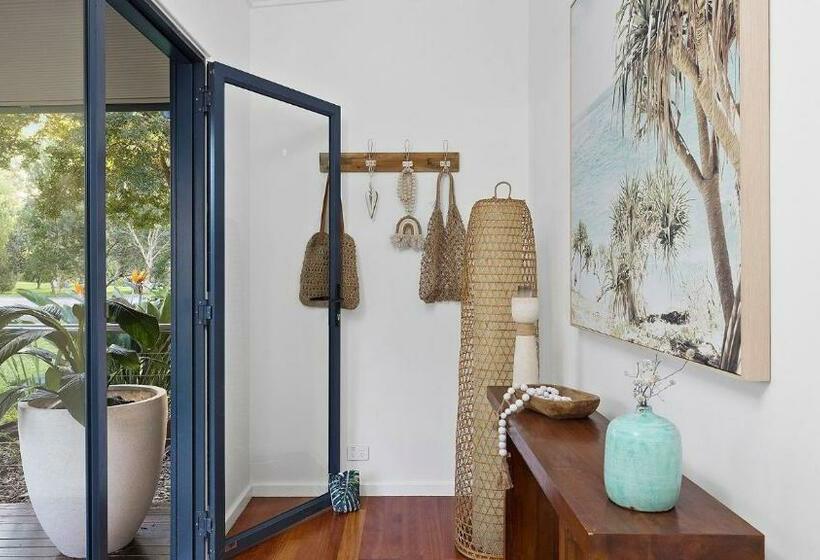 Alisrya At Castaway Close