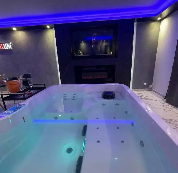 La Casa De Lové Suite Jacuzzi