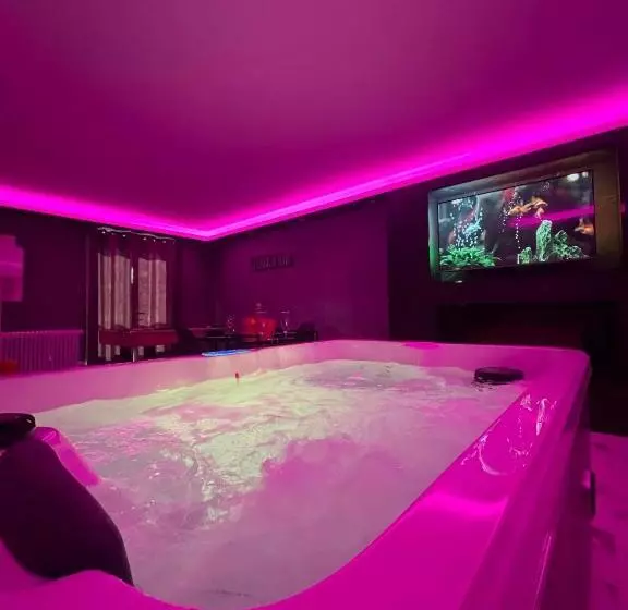 La Casa De Lové Suite Jacuzzi