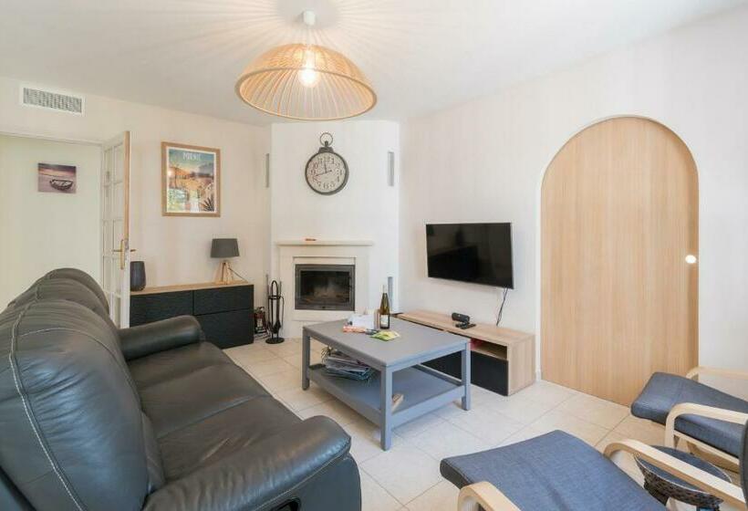 Maison Spacieuse Avec Jardin Arboré