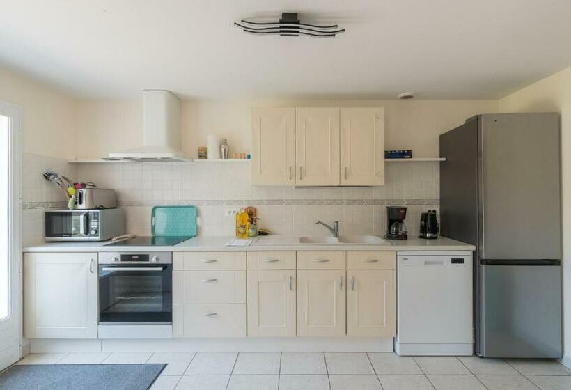 Maison Spacieuse Avec Jardin Arboré