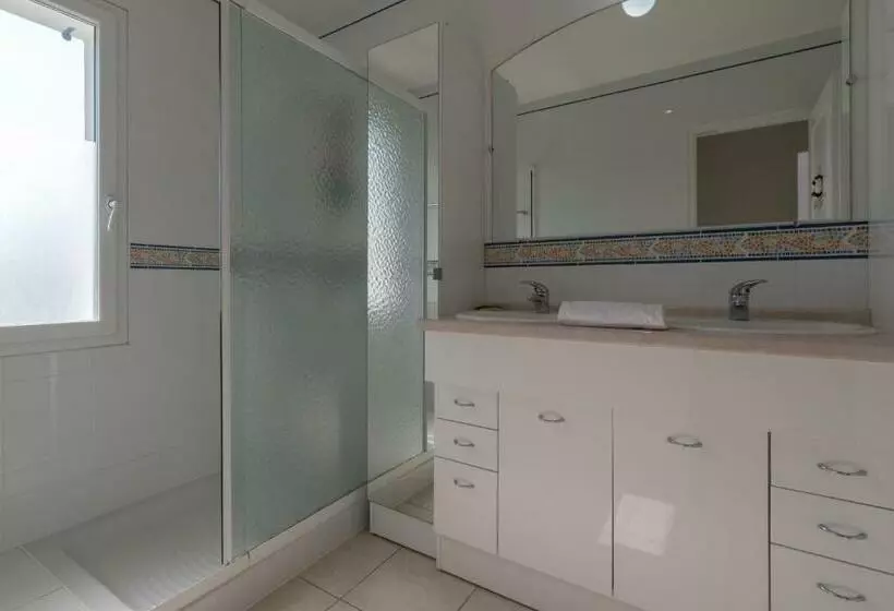 Maison Spacieuse Avec Jardin Arboré