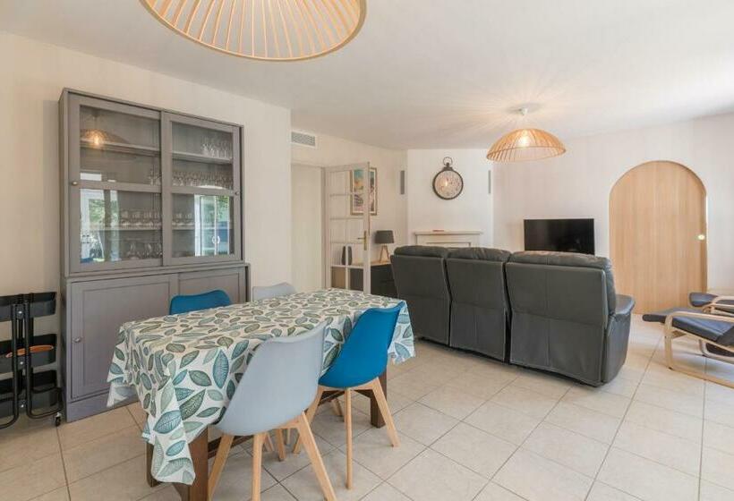 Maison Spacieuse Avec Jardin Arboré