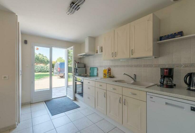 Maison Spacieuse Avec Jardin Arboré