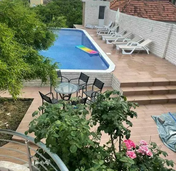 Villa Nilić