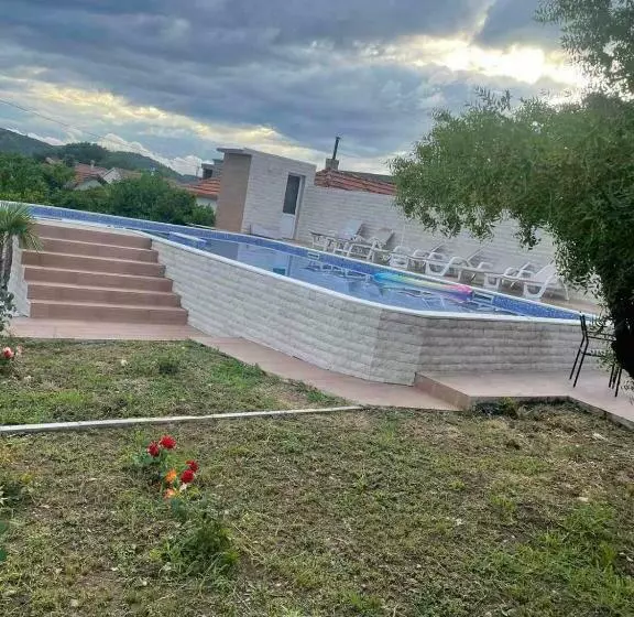Villa Nilić