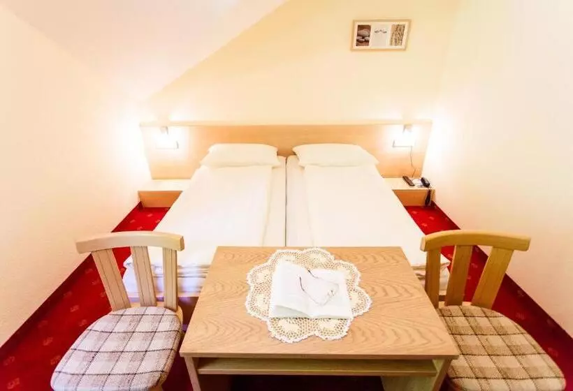 Hotelli Gasthof Steg