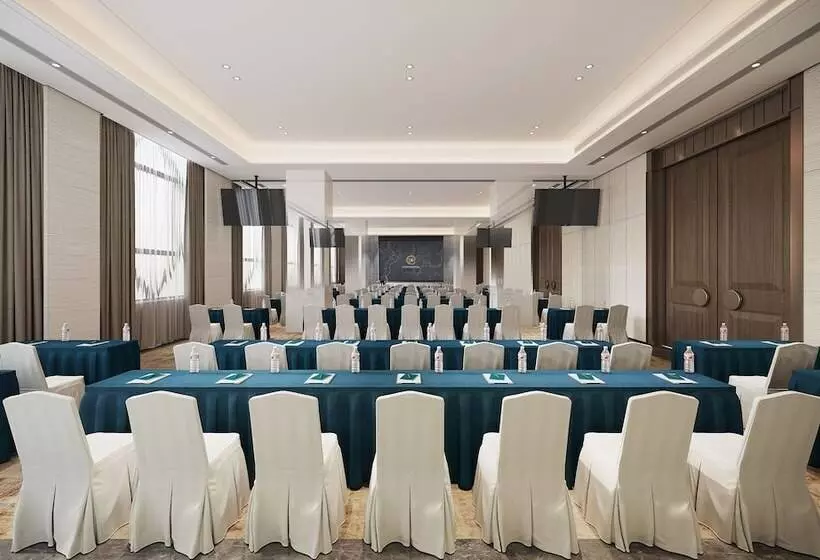 בית מלון כפרי Holiday Inn Taiyuan City Center