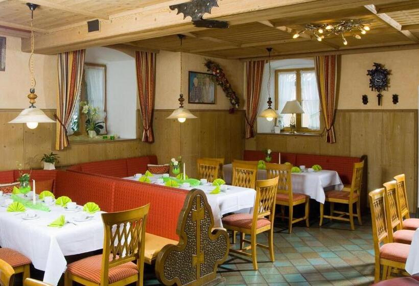 بنسيون Zum Schlössle