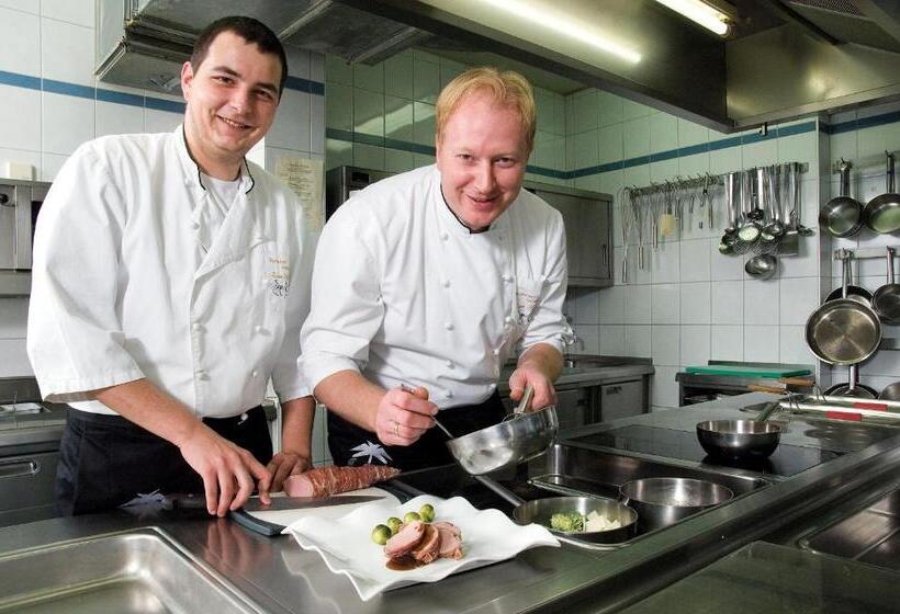 بنسيون Zum Schlössle