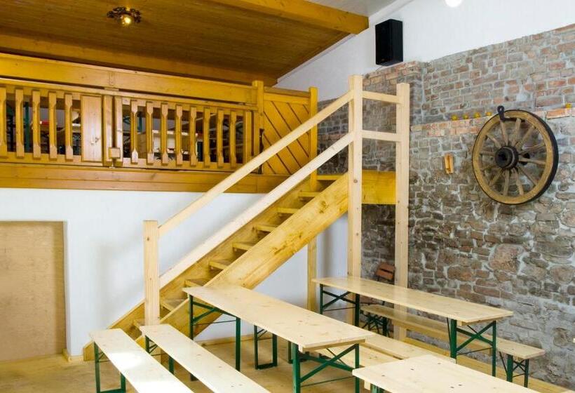 بنسيون Zum Schlössle