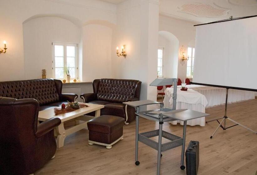 بنسيون Zum Schlössle