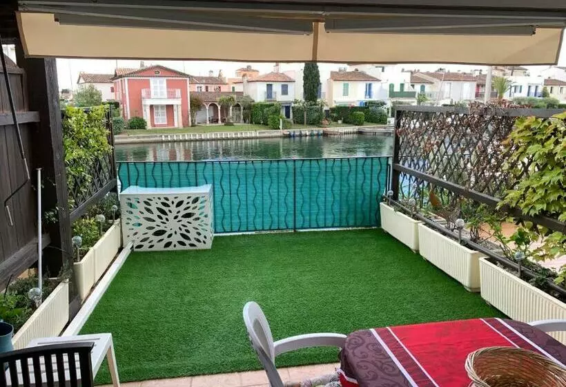 Appartement Rue De L Amarrage à Port Grimaud Avec Terrasse Vue Canaux Et Garage