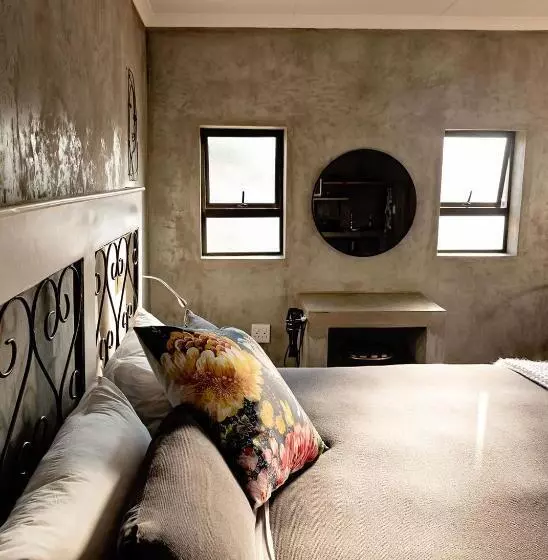 Guest Room At Joubert