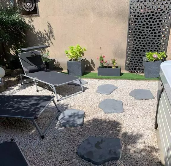 Les Dahlias Appartement 4 Personnes Jacuzzi Barbecue Jardin Arboré Climatisé