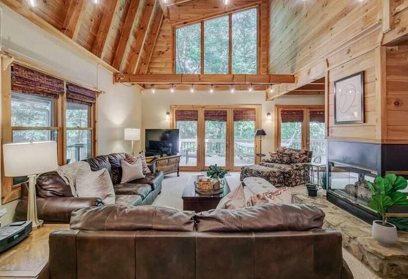 Stunning 4br 3ba Cabin Lakes, Hot Tub, Fireplace