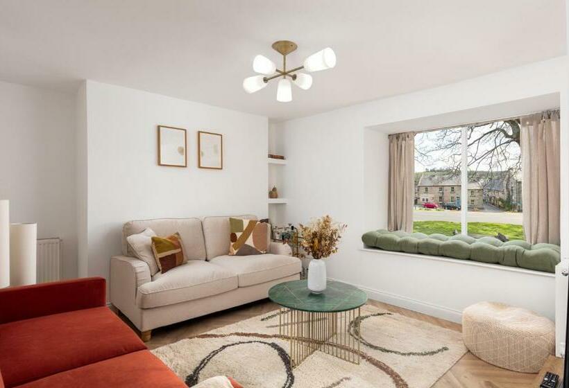 Luxe Design   Heart Of Rothbury   Sleeps 8!