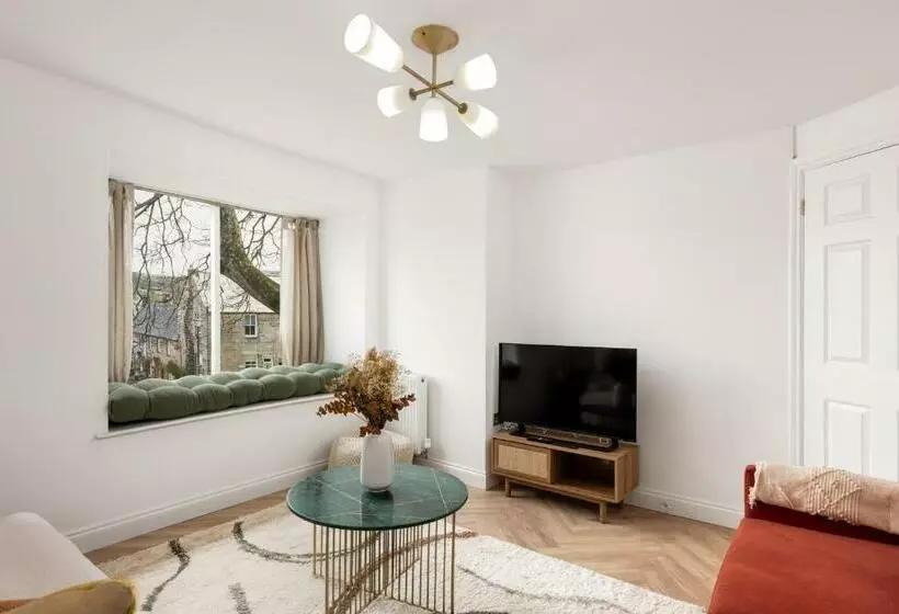 Luxe Design   Heart Of Rothbury   Sleeps 8!