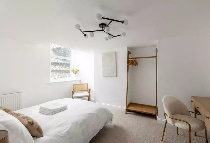 Luxe Design   Heart Of Rothbury   Sleeps 8!