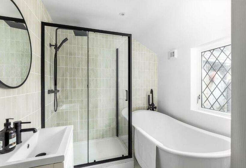 Luxe Design   Heart Of Rothbury   Sleeps 8!