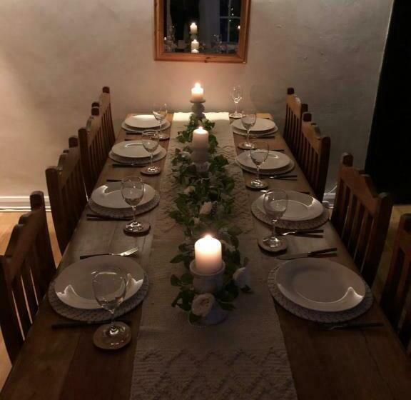 Cosy Rustic 3 Bed Cottage, Great Train Links