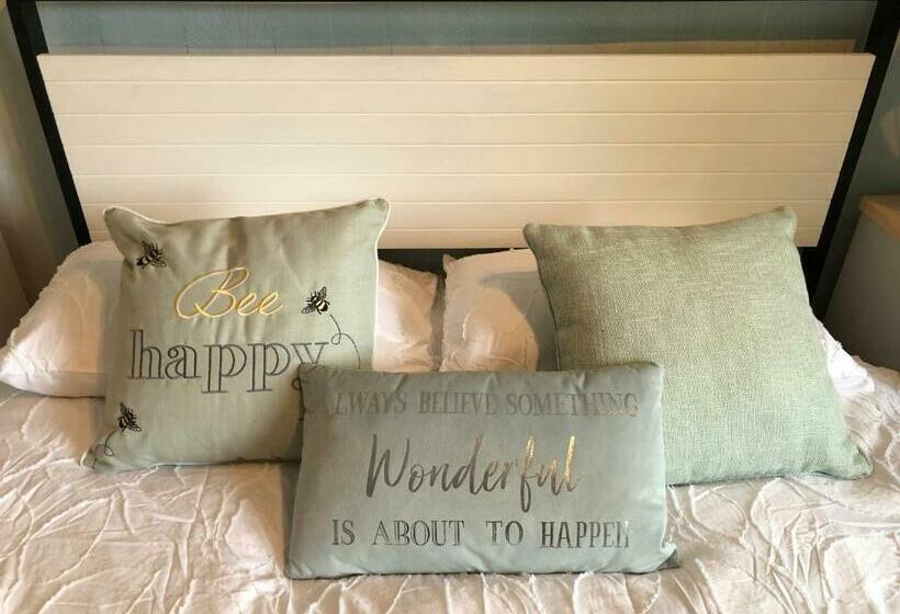 Cosy Rustic 3 Bed Cottage, Great Train Links