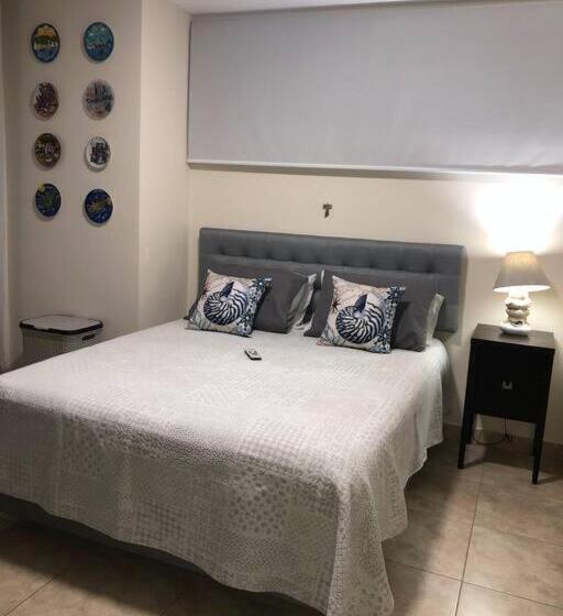 Punta Blanca Al Pie Del Mar