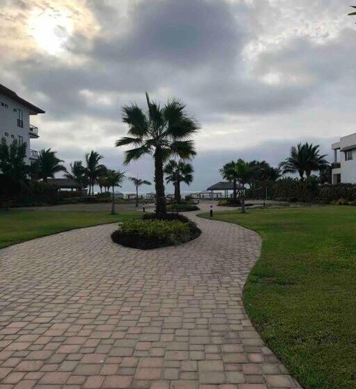 Punta Blanca Al Pie Del Mar