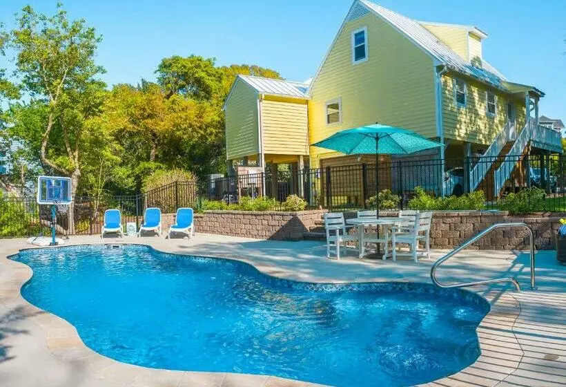 The Emerald Owl House   Peaceful Emerald Isle Beach House W/ Luxurious Heated Pool!