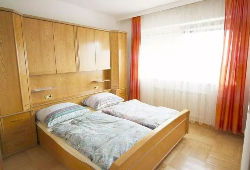 Geräumige Ferienwohnung Im Zentrum