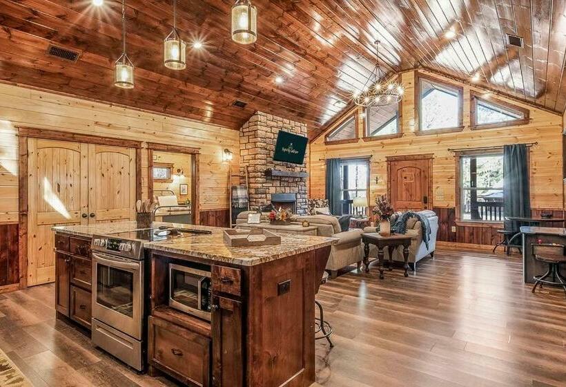 Large Luxury 2br Cabin W Hot Tub Double Trouble Was Designed For Fun Comfort And Memories Minutes Fr