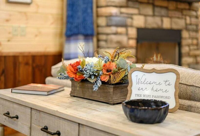 Large Luxury 2br Cabin W Hot Tub Double Trouble Was Designed For Fun Comfort And Memories Minutes Fr