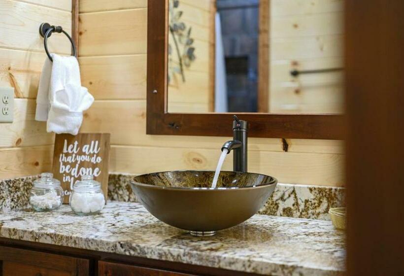 Large Luxury 2br Cabin W Hot Tub Double Trouble Was Designed For Fun Comfort And Memories Minutes Fr