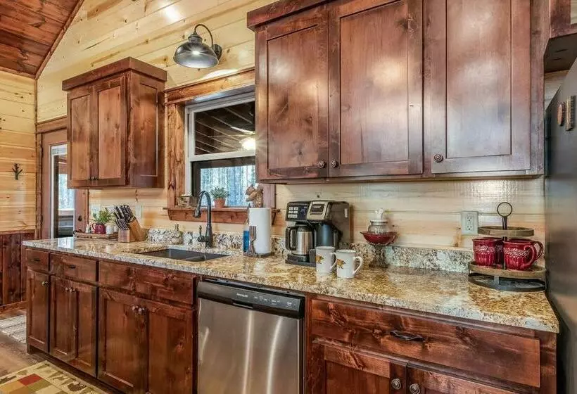 Large Luxury 2br Cabin W Hot Tub Double Trouble Was Designed For Fun Comfort And Memories Minutes Fr
