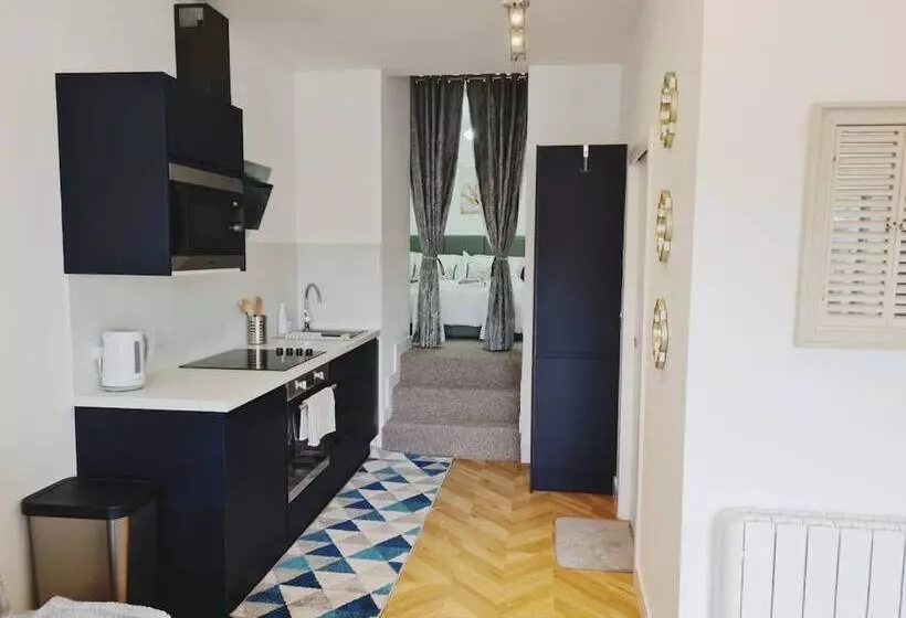 Penlea ~ 1 Bedroom Flat With Harbour View