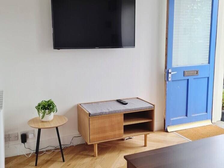 Penlea ~ 1 Bedroom Flat With Harbour View