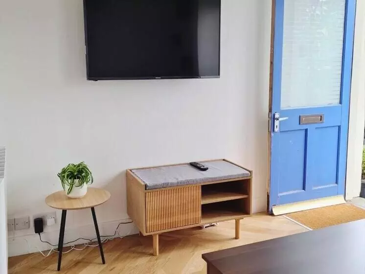 Penlea ~ 1 Bedroom Flat With Harbour View